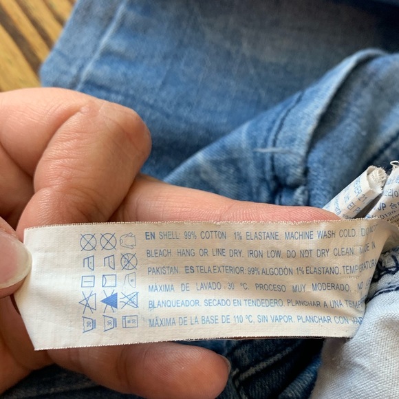 Forever 21 Denim Jeans Distressed - Picture 6 of 6